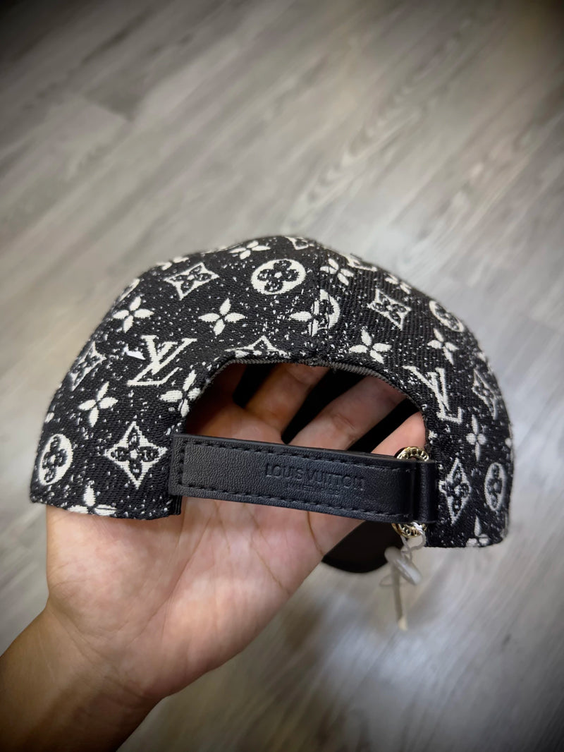 Boné Louis Vuitton | LANÇAMENTO - Aba de couro (Preto)