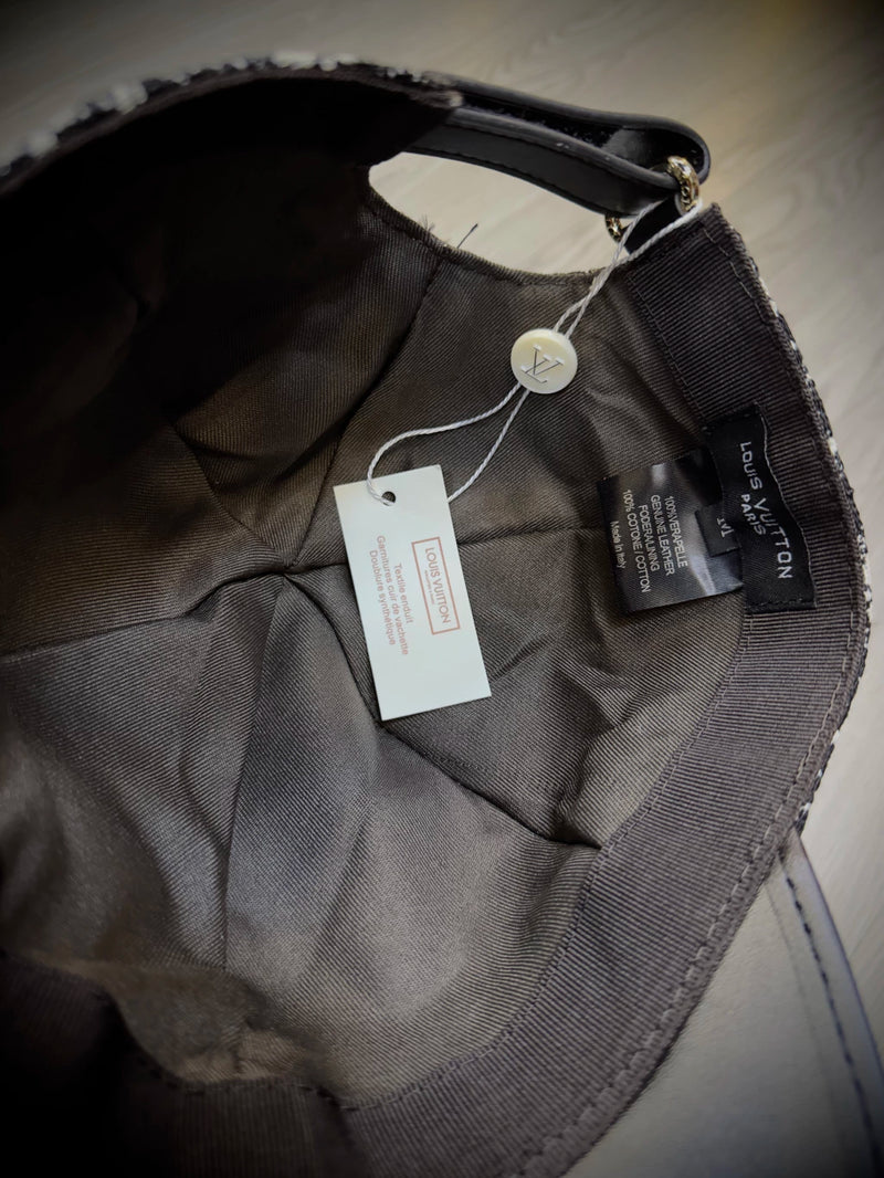 Boné Louis Vuitton | LANÇAMENTO - Aba de couro (Preto)