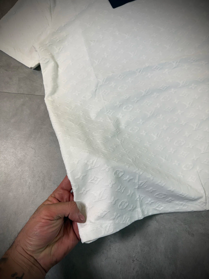 Camisa Louis Vuitton Alto Relevo | Símbolos LV - Importada Premium - Branca