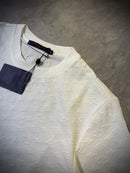 Camisa Louis Vuitton Alto Relevo | Símbolos LV - Importada Premium - Branca