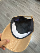 Boné Louis Vuitton LV Acetinado - (Bege)