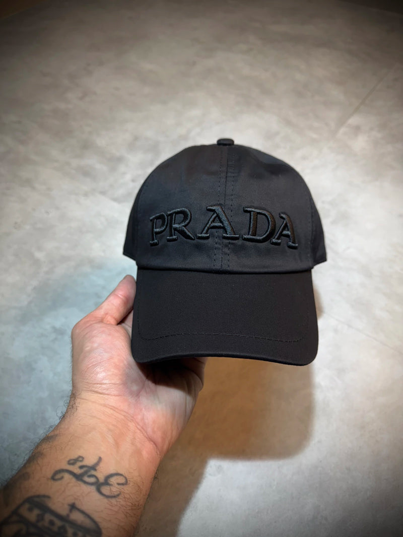 Boné PRADA Bordado - Importado - Preto Acetinado