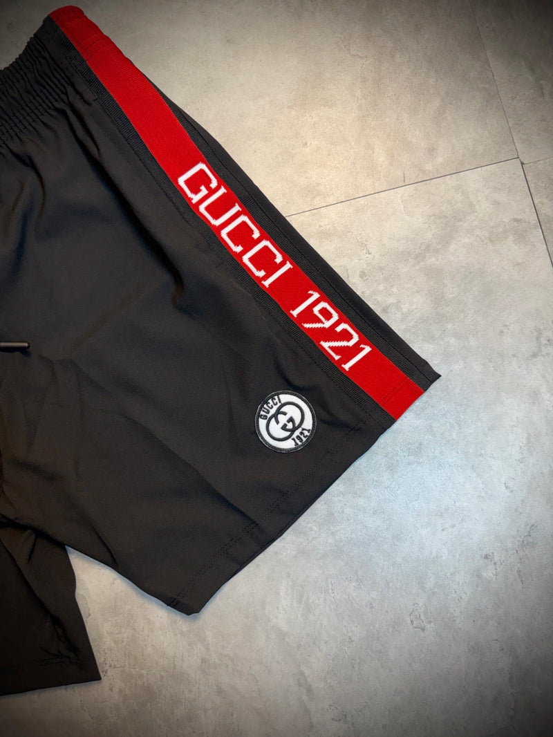 Short GUCCI | Faixa Vermelha Lateral - Preto
