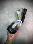 Tênis Air Max 95 - Preto/Verde - Importado