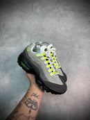 Tênis Air Max 95 - Preto/Verde - Importado