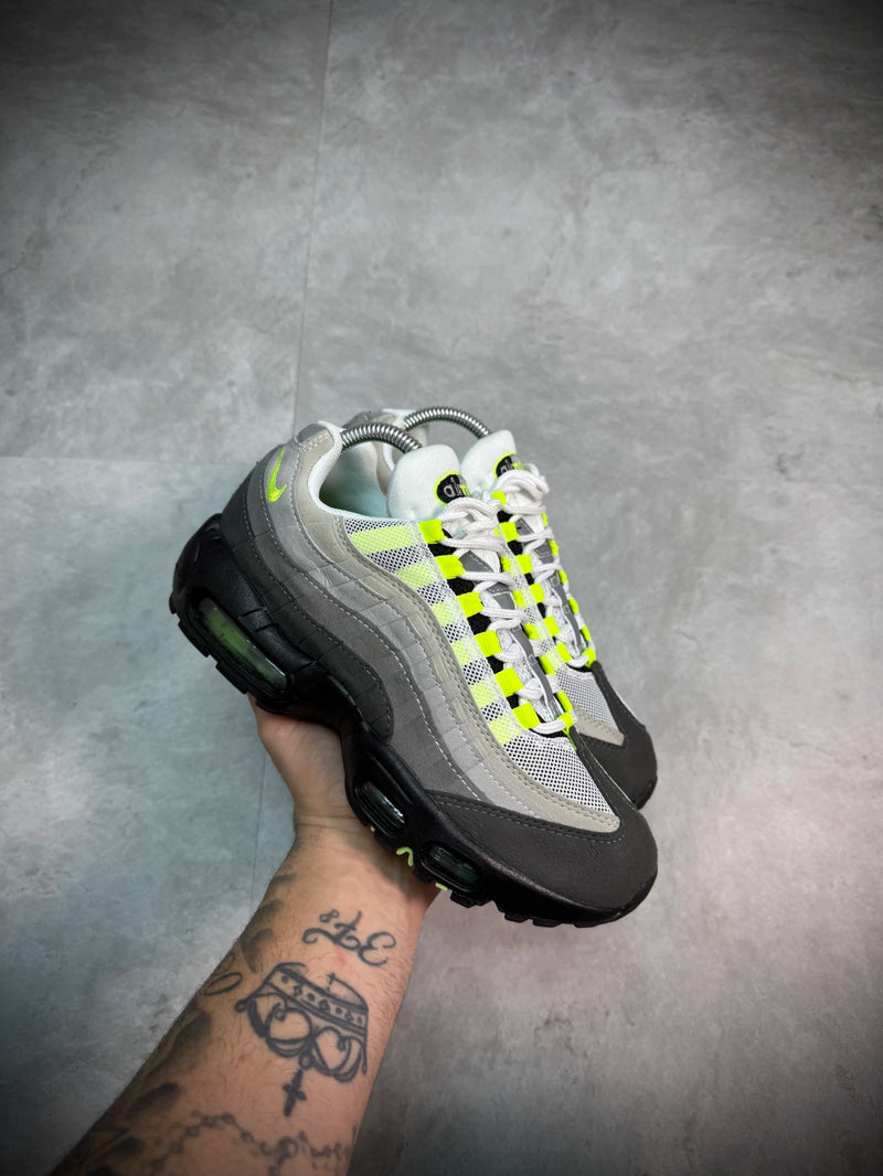 Tênis Air Max 95 - Preto/Verde - Importado